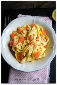 Tagliatelles A La Carbonara De Saumon Et Petites Crevettes Recette Tagliatelles Tagliatelle Carbonara Carbonara