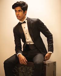 Amitabh bacchan is one of the taller actors. Eshaan Sood Biography Wiki Age Date Of Birth Height School Education