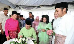 Malaysian prime minister najib razak must be super proud of his family, for the wrong reason. Najib Wife Attend Ahmad Maslan S Daughter S Solemnisation Ceremony