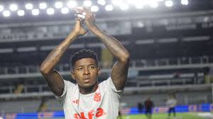 Vitão no Flamengo: reforço já treina no Ninho e provoca reação do Internacional