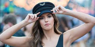 #aotronivel #paulinavegapaulina vega de a otro nivel responde a critcas por su extrema delgadez, la modelo recibe dedicatoria, y el lloron del capitulo pasa. El Vestido De Paulina Vega En A Otro Nivel Que Uso Sin Ropa Interior