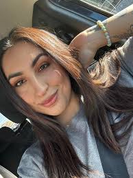 Introduction and photo sharing in Resident Alien fan community