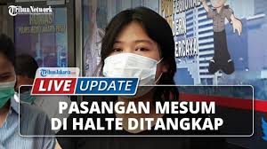 Pelaku aksi asusila di halte bus ditangkap. Live Update Sosok Pelaku Mesum Di Halte Bus Dekat Smkn 34 Jakarta Youtube