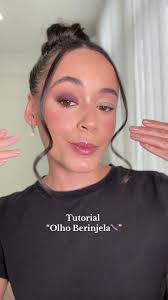 Maquiagem Olho Marrom Em Tons De Berinjela