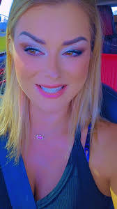 Tara Randall's Instagram, Twitter & Facebook