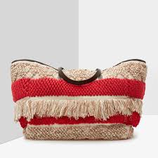 Comenzamos con una propuesta sencilla, práctica y de lo más barata, puesto que su precio es de tan sólo 9,99 euros. Catalogo De Bolsos De Purificacion Garcia Otono Invierno 2021 Bandolera De Hombro De Mano Y Carteras Modaellas Com