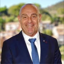 Louis Vial's Instagram, Twitter & Facebook