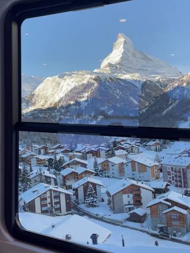 3 days Zermatt itinerary 🤍, Who would love to visit one of the most  beautiful winter destinations in Switzerland? , This is a 3 day itinerary  for both skiers and non-skiers 🫶🏼, Day 1: , Arrive to ...