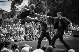 De la nouveauté chez les 14 affranchis: La Fleche Les Affranchis Mettent Les Artistes Dans La Rue Le Mans Maville Com