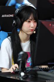 아이즈원 iz one ᥲijᥱᥙᥕoᥒ おしゃれまとめの人気アイデア pinterest hoang yến 宮脇咲良 水着 ヘッドホン 女子 宮脇