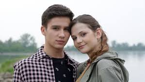 Marek jest mężem zmarłej hanny walisiak, aktualnie jest mężem ewy kolędy , także ojcem mateusza mostowiaka i adoptowanym ojcem uli jakubczyk i natalii. M Jak Milosc Marek Mostowiak Zostanie Dziadkiem Zaskakujace Wiesci Dla Mateusza Film