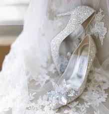 Sandalo comodo e versatile, in pelle e camoscio. Strepitose Scarpe Da Sposa Jimmy Choo