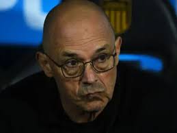 Alfredo Arias fue despedido como técnico del Medellín