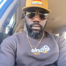 Thomas Scott challenged Michael Beasley to shoot right handed while Scott  would shoot left handed. 😳🔥