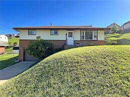 106 Ridgeway Ave, Weirton, WV 26062