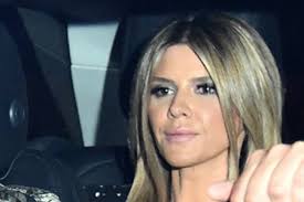 Kaja Žutić se posle raskida vratila da živi na selo: Pokosila dvorište i  snimila deo imanja