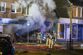 Hulpdiensten zijn met groot materieel uitgerukt. Brand En Explosie Bij Poolse Winkels In Aalsmeer En Noord Brabant Het Parool