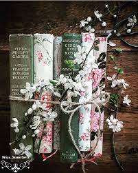 **looks like this** we loved seeing your lovely flower image. Instagram Foto Livro Book Flowers Vintage Books Book Decor