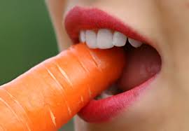 Clous de girofle il contient une quantité importante de protéines, de fer, d'hydrates de carbone, de calcium, de phosphore, de potassium, de le clou de girofle, qui a un effet préventif contre les maux de dents et les saignements des gencives, renforce le système immunitaire et équilibre le cholestérol. Les Epices Pour Une Bonne Sante Dentaire Les Recettes D Epices Du Monde