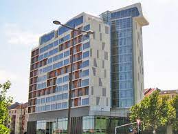 Holiday inn & crown plaza hotel overview. Ekapija Crowne Plaza Statt Holiday Inn Hotel Sehen Sie Wie Neues Mitglied Der Weltweit Bekannter Hotelkette In Novi Sad Aussehen Wird