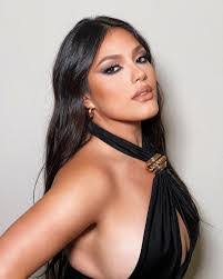 Vanessa Romo's Instagram, Twitter & Facebook