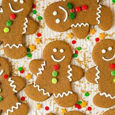 Snowy Gingerbread Christmas Trees Recipe Yummly Receita Biscoitos Natalinos Receitas De Cookies Natalinos Biscoitos De Gengibre