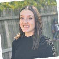 Amanda Cota's Instagram, Twitter & Facebook