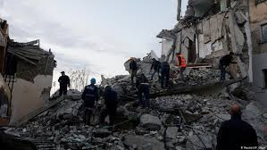 Als erdbeben werden messbare erschütterungen der erde bezeichnet. Starkes Erdbeben Erschuttert West Albanien Aktuell Europa Dw 26 11 2019