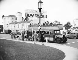 1937 This Early Type Of Motor Coach Transportation Shows A Double Decker Bus The Upper Deck Filled With Los Angeles Double Decker Bus Vintage Los Angeles