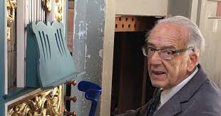 Pleitbezorger van koningin der instrumenten