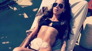 Crohn S Disease Sufferer Shows Off Colostomy Bags In Stunning Photo