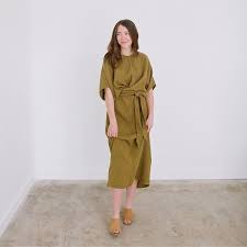 Suunday Dolman Dress In Tapenade Nisolo Open Toe Paloma Mules Dolman Dress Dresses For Work Fashion