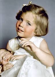 I'm glad I got to see the whole Johnston photo. Obviously, the one I was  looking at was cropped. But, it's interesting that in the whole one, Graves  has a tie pin,