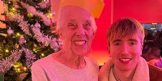 Sam sends a sign to tea party guests