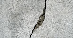 The plaster repair & revitalization experts. Cracks In Walls How To Figure Out If They Are Serious Team Build Construction