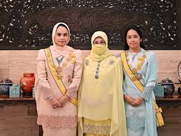 Tengku ahmad ismail muadzam shah instagram:qaseh.100 tiktok:qasehqistina. Lucas Szkopinski On Twitter Some Lovely New Photos Of The Royal Family Of Pahang Have Been Published Today The Sultan And The Tengku Ampuan Who Are The Current King And Queen Of