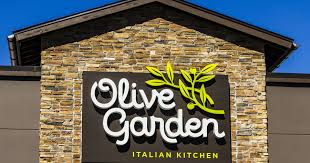 The national average salary for olive garden host is $25,226 per year in united states. Olive Garden S Parent Reinstates Execs Pre Covid Salaries