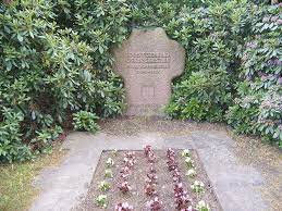 Louis ferdinand oskar christian prinz von preußen), also called louis ferdinand ii, or louis ferdinand jr., nicknamed lulu, was the fifth of seven children of prince louis ferdinand of prussia and his wife. Prince Louis Ferdinand Of Prussia 1944 1977 Alchetron The Free Social Encyclopedia