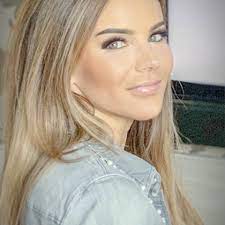 Monika chwajoł naraziła się ostatnio internautom, którym nie do końca przypadł do gustu strój, w jakim pokazała się podczas uroczystości pierwszej komunii. Facebook