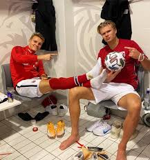 Bei seinem torjubel zum 1:0 hat sich der norgweger vorlagengeber. Pin On Erling Haaland