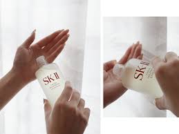 Dekat belakang kotak setiap produk pun ada manufacturing date dan juga no. Review Sk Ii Facial Treatment Essence Does It Really Work Pale Division By Willabelle Ong Singapore S Fashion Beauty And Travel Blogger