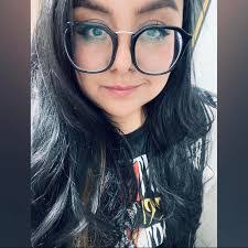 Molly Flowers's Instagram, Twitter & Facebook