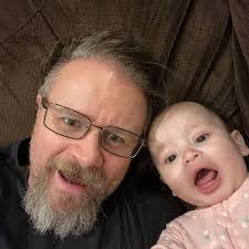 An all-star lineup: President Reagan, Goldie Hawn, Kurt Russell, and a  young Wyatt Russell in the LA Kings locker room 🌟