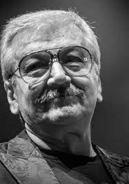 Next, wojciech karolak played tenor saxophone in andrzej trzaskowski's the wreckers. Wojciech Karolak 85019 Lubimyczytac Pl