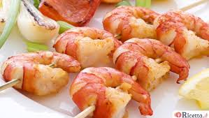 A donare tenerezza e sapore penserà il grasso naturalmente contenuto nelle carni. Spiedini Di Pesce In Padella E Al Forno Ricetta It