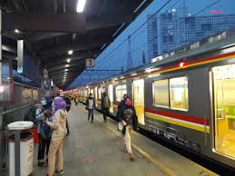 Kci Imbau Penumpang Pakai Krl Access Terbaru Untuk Hindari Kepadatan Aksi Id