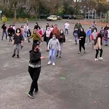 Why have south africans been urged to take it? Schuler Der Anne Frank Schule In Hamm Verspruhen Mit Jerusalema Tanz Video Mut Und Zuversicht Hamm