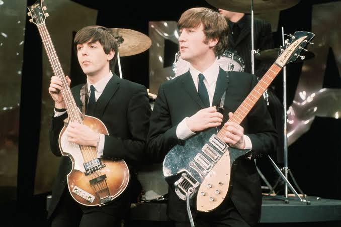 Paul McCartney 'totally lost it' as he reveals emotional John Lennon detail  | Irish Star