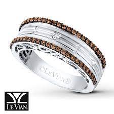 This Elegant Men S Band From Le Vian 174 Features Chocolate Diamonds 174 Along The Top And Yellow Gold Diamond Earrings Levian Diamonds Chocolate Diamonds