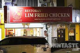 Famous with fried rice with fried egg plus black soy sauce. Food Review Lim Fried Chicken Lcf Ss15 Subang Jaya